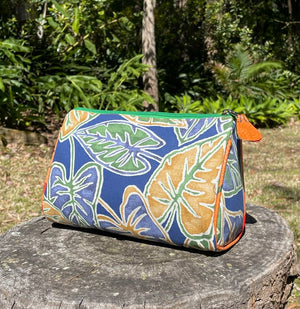 Vintage Hawaiian Leaf Toiletries Bag